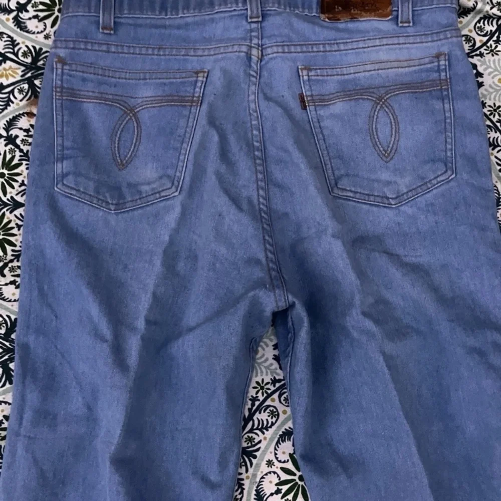 1999 Levi’s 415 light wash with creased legs 34 x 32 men’s vintage Levi’s